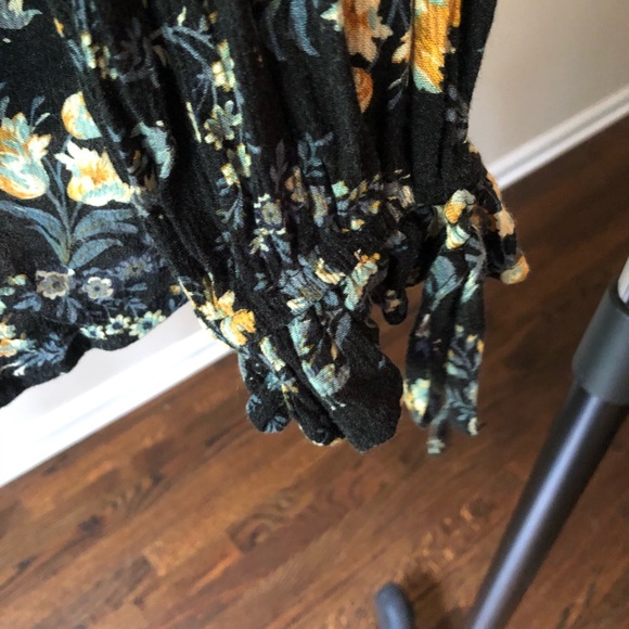 American Eagle Keyhole Floral Blouse Top Sz XS - Picture 4 of 9